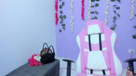 bratz_evans online show from December 14, 10:24 am