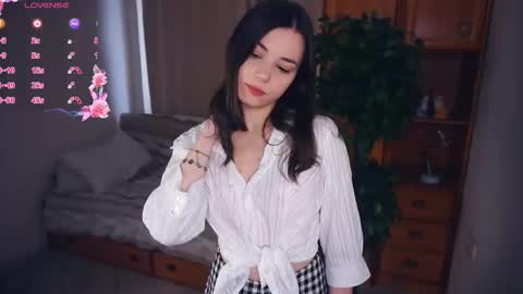 Mia Bunyard online show from October 13, 7:55 am