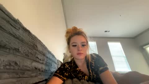 breezybabyy00 online show from October 9, 8:02 pm