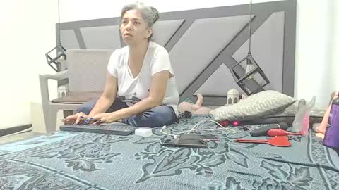 BRENDA VELASQUEZ online show from January 12, 1:16 pm