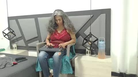 BRENDA VELASQUEZ online show from December 13, 7:10 pm