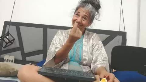 Snapshot of brenda_velasquez chatting on October 18, 7:48 pm BRENDA VELASQUEZ online show from October 18, 7:48 pm