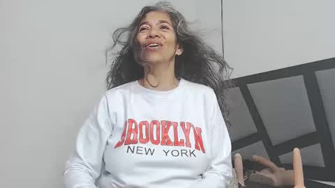 BRENDA VELASQUEZ online show from January 5, 1:58 pm