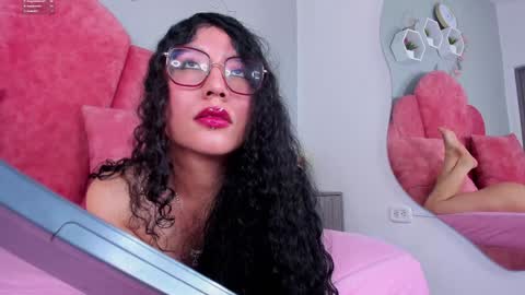Snapshot of briaconner_ chatting on December 2, 7:10 am B R I A online show from December 2, 7:10 am