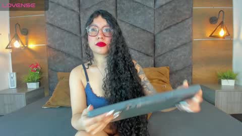 Snapshot of briaconner_ chatting on December 10, 2:48 am B R I A online show from December 10, 2:48 am