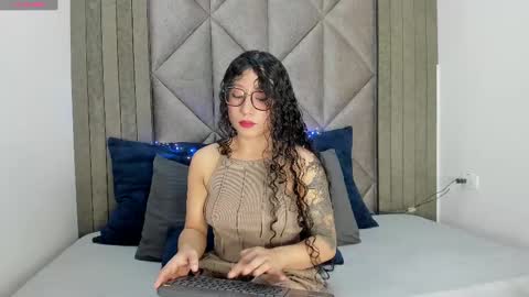 Snapshot of briaconner_ chatting on February 13, 4:11 am B R I A online show from February 13, 4:11 am