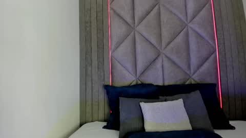Snapshot of briaconner_ chatting on February 18, 2:38 am B R I A online show from February 18, 2:38 am