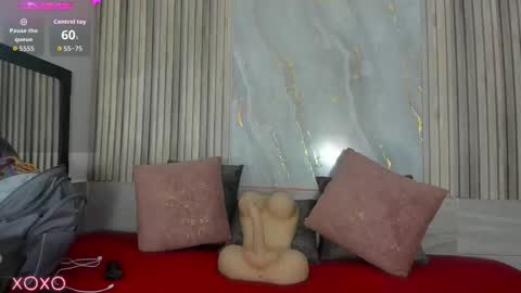 Snapshot of briannachelsea chatting on October 23, 12:00 pm Brianna Chelsea online show from October 23, 12:00 pm