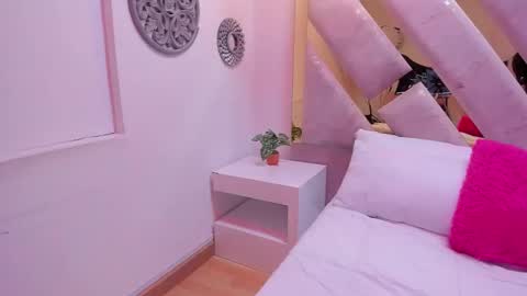 Snapshot of briannahill_ chatting on October 22, 12:32 pm Brianna online show from October 22, 12:32 pm