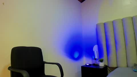 Snapshot of briannajackson_ chatting on February 10, 11:15 am brianna online show from February 10, 11:15 am