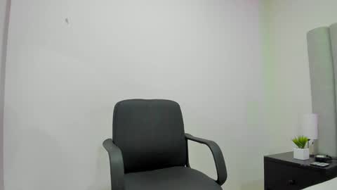 Snapshot of briannajackson_ chatting on February 8, 10:50 am brianna online show from February 8, 10:50 am