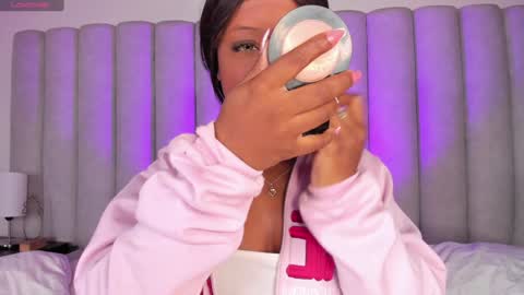 Snapshot of briannajackson_ chatting on January 11, 11:45 am brianna online show from January 11, 11:45 am