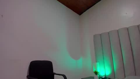 Snapshot of briannajackson_ chatting on February 25, 10:59 am brianna online show from February 25, 10:59 am