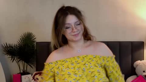 briarwynn online show from March 25, 1:33 am