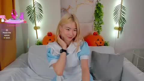 Snapshot of bridgetbottrel chatting on October 28, 5:13 am Bridget online show from October 28, 5:13 am