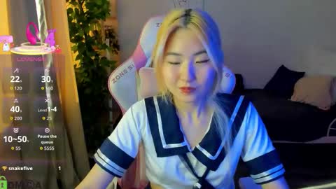 Snapshot of bridgetbottrel chatting on October 1, 7:57 am Bridget online show from October 1, 7:57 am