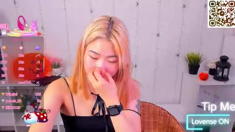 Snapshot of bridgetbottrel chatting on November 1, 6:28 am Bridget online show from November 1, 6:28 am