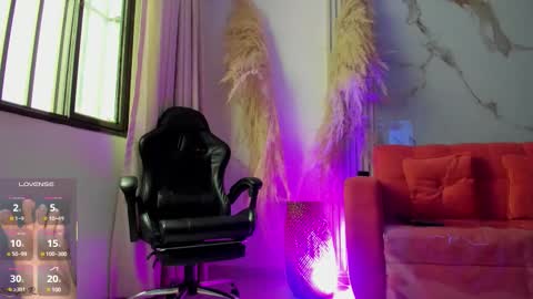 Snapshot of bridgetrodriguez chatting on October 17, 12:41 pm online show from October 17, 12:41 pm