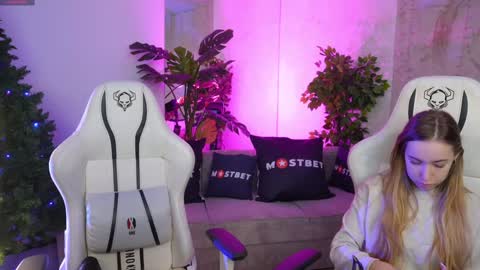 Diamonds Girls online show from December 19, 11:39 am