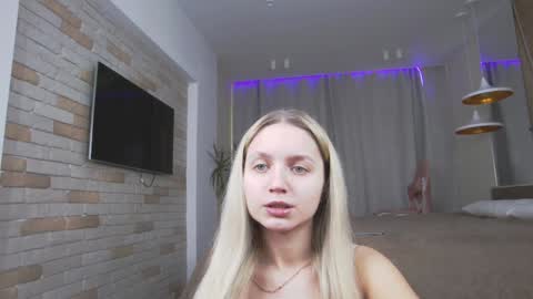 Amina Adelina online show from February 3, 5:40 am