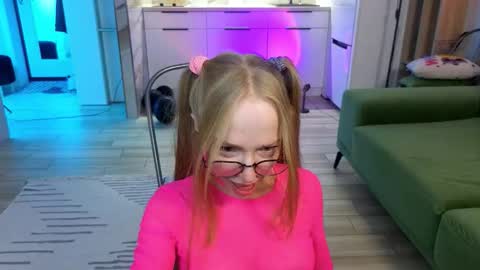 Snapshot of britakiss chatting on November 1, 2:59 am Brita online show from November 1, 2:59 am