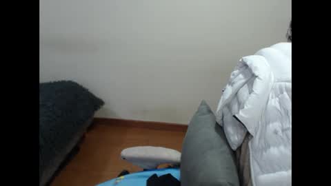 scarleth    follow mee 3 kis online show from September 28, 2:51 am