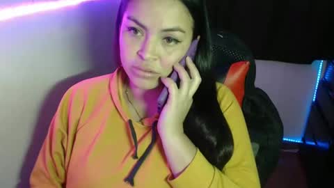 scarleth    follow mee 3 kis online show from March 10, 12:29 am