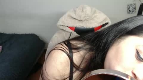 scarleth    follow mee 3 kis online show from October 15, 1:30 am