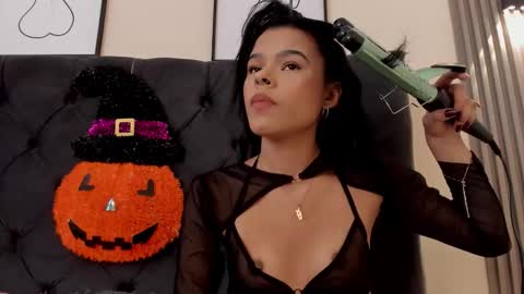 Snapshot of brithanysummer chatting on October 23, 8:37 pm brithanysummer online show from October 23, 8:37 pm