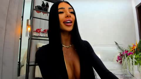 britney_charm online show from April 18, 7:33 am