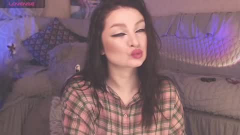 Snapshot of britneybarker chatting on March 12, 1:36 am britneybarker online show from March 12, 1:36 am