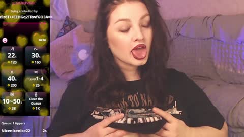 Snapshot of britneybarker chatting on December 19, 2:01 am britneybarker online show from December 19, 2:01 am