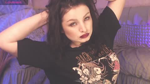 Snapshot of britneybarker chatting on January 3, 2:32 am britneybarker online show from January 3, 2:32 am