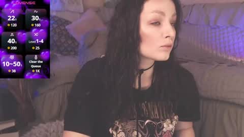 Snapshot of britneybarker chatting on February 13, 2:23 am britneybarker online show from February 13, 2:23 am