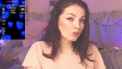 Snapshot of britneybarker chatting on December 8, 1:35 am britneybarker online show from December 8, 1:35 am
