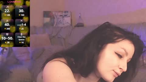 Snapshot of britneybarker chatting on February 22, 2:28 am britneybarker online show from February 22, 2:28 am