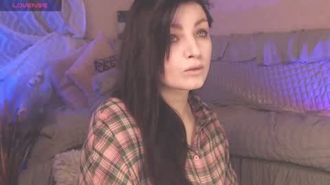Snapshot of britneybarker chatting on February 17, 2:09 am britneybarker online show from February 17, 2:09 am