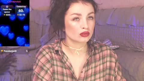 Snapshot of britneybarker chatting on December 11, 3:35 am britneybarker online show from December 11, 3:35 am
