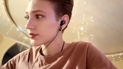 Ella online show from September 8, 9:14 pm