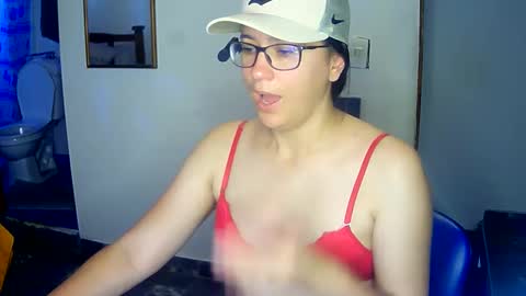 Snapshot of brittanycheekss chatting on January 22, 7:03 pm brittanycheeks1 online show from January 22, 7:03 pm