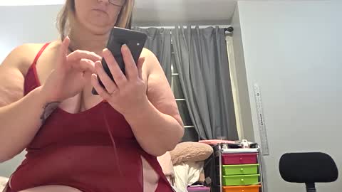 brkenprincess81 online show from October 12, 5:10 am