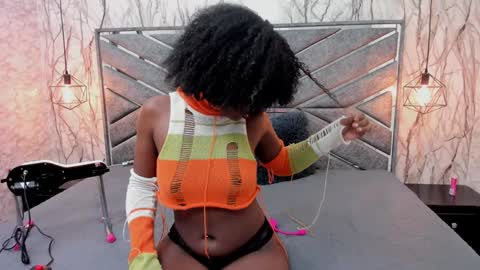 Sara  online show from December 17, 9:05 pm