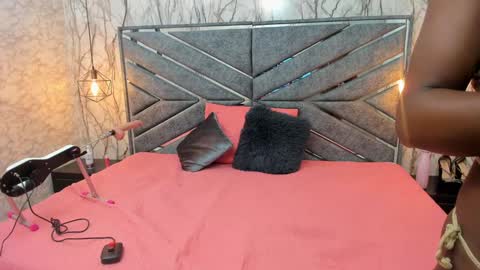 Sara  online show from December 10, 8:38 pm