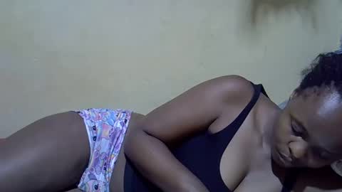 Snapshot of brownsexy_baby chatting on October 28, 11:38 am brownsexy_baby online show from October 28, 11:38 am