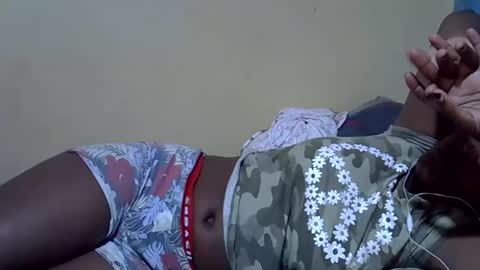 Snapshot of brownsexy_baby chatting on October 17, 6:55 pm brownsexy_baby online show from October 17, 6:55 pm