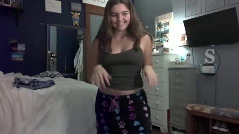 brunettebaby040 online show from September 28, 5:25 am