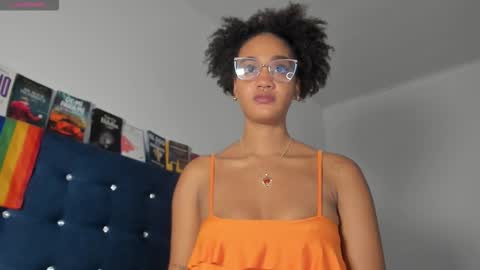 brunettjhelen online show from October 10, 5:23 am