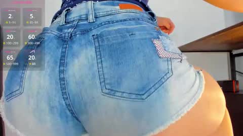 Snapshot of bubblebum4you chatting on December 5, 3:17 pm bubblebum4you online show from December 5, 3:17 pm