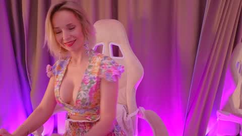 Snapshot of bubbling_crush chatting on February 5, 10:44 pm bubbling_crush online show from February 5, 10:44 pm