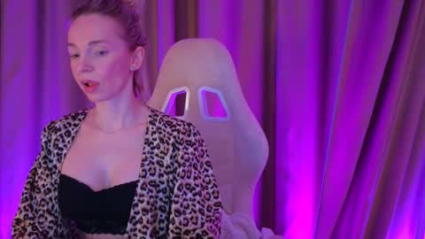 Snapshot of bubbling_crush chatting on February 23, 10:05 pm bubbling_crush online show from February 23, 10:05 pm